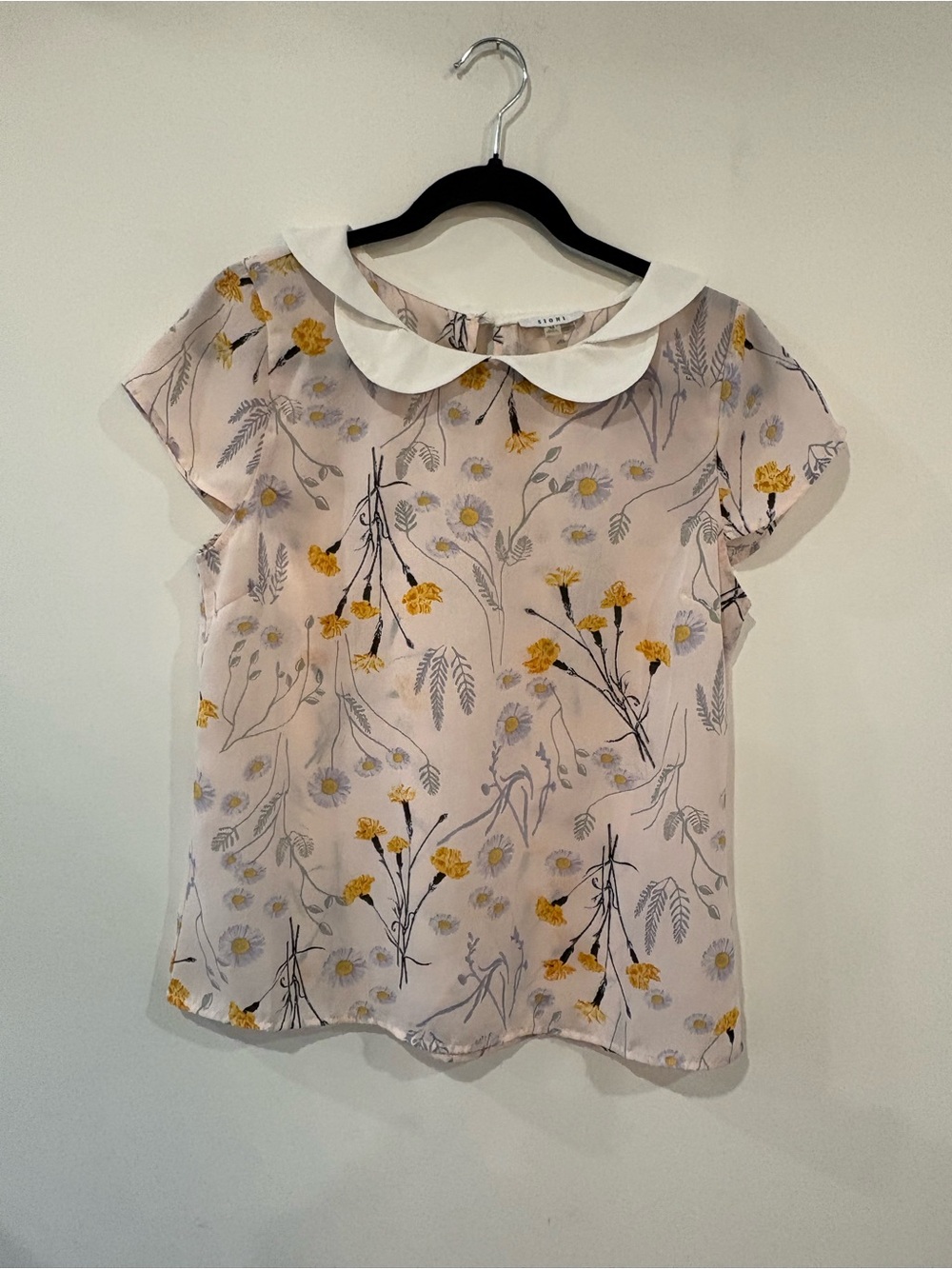 Sioni Pale Pink Floral Blouse with White Peter Pan Collar